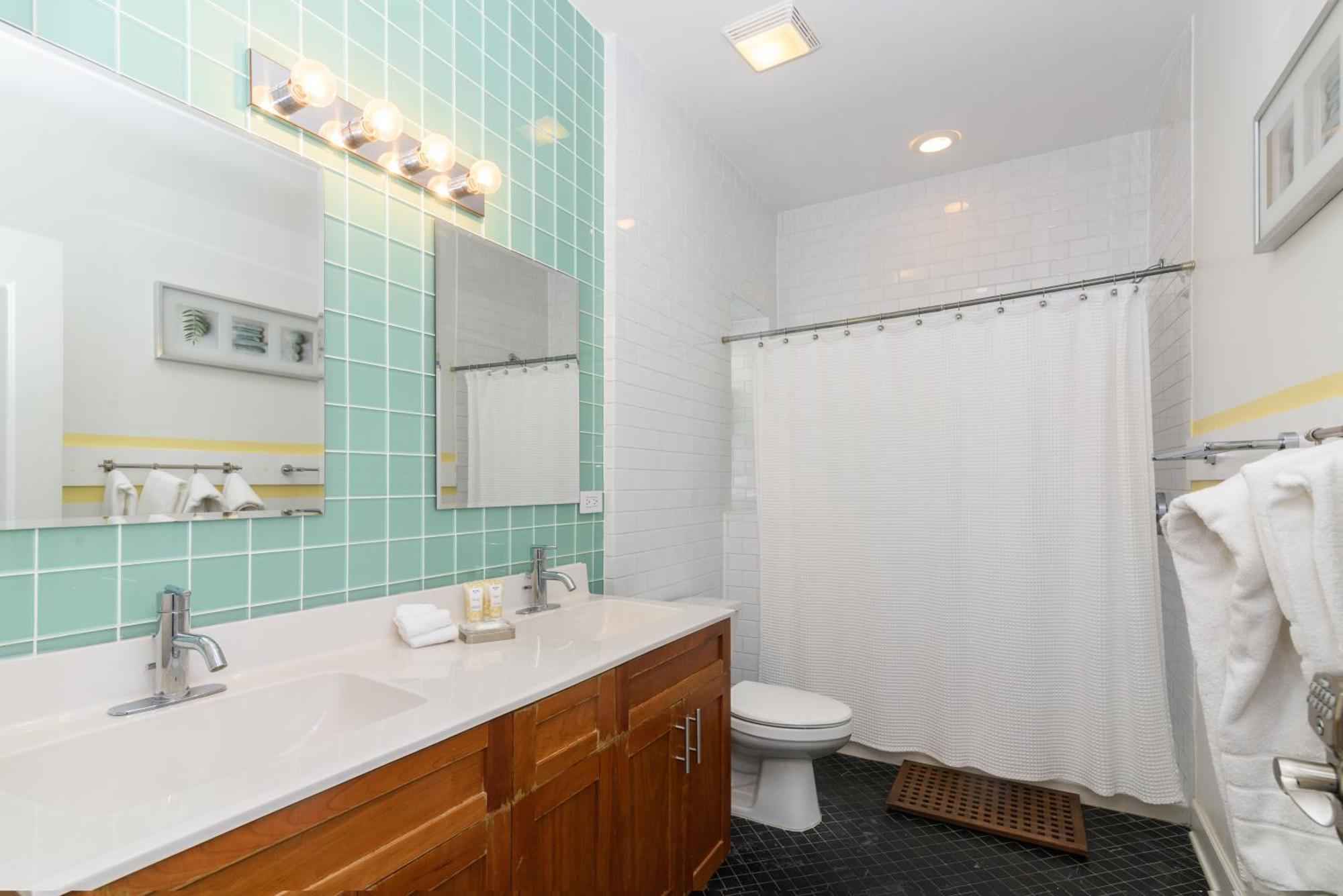 House 5863- Chicago'S Premier Bed And Breakfast Room photo
